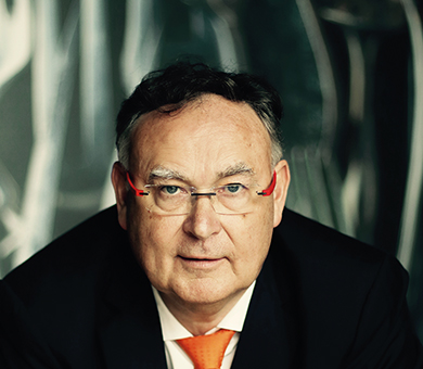 It all started over 40 years ago. Joseph Helfrich created the Les Grands Chais de France group with the desire to satisfy the thirst of wine lovers. Even though we are increasingly successful and continue to grow, the Group's history is first and foremost the story of a family driven by a passion for wine and the terroir. But this success is also due to the family spirit binding all our employees and uniting the teams through a shared vision:
“Have consumers all over the world come to enjoy the huge diversity of wines and the authenticity of French and foreign terroirs.”